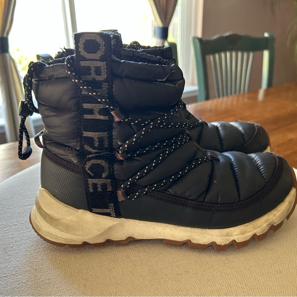 The North Face Women's ThermoBall Lace Up Black Quilted Puffer Winter Boots Sz 7